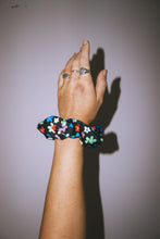 Load image into Gallery viewer, Scrunchie - Psychedelic Daisy
