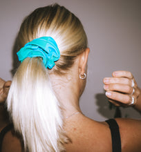 Load image into Gallery viewer, Scrunchie - Funky
